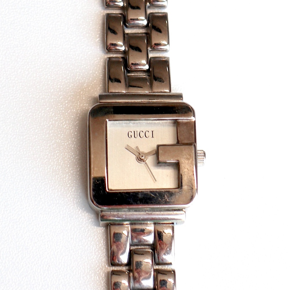 Gucci ladies quartz wrist watch